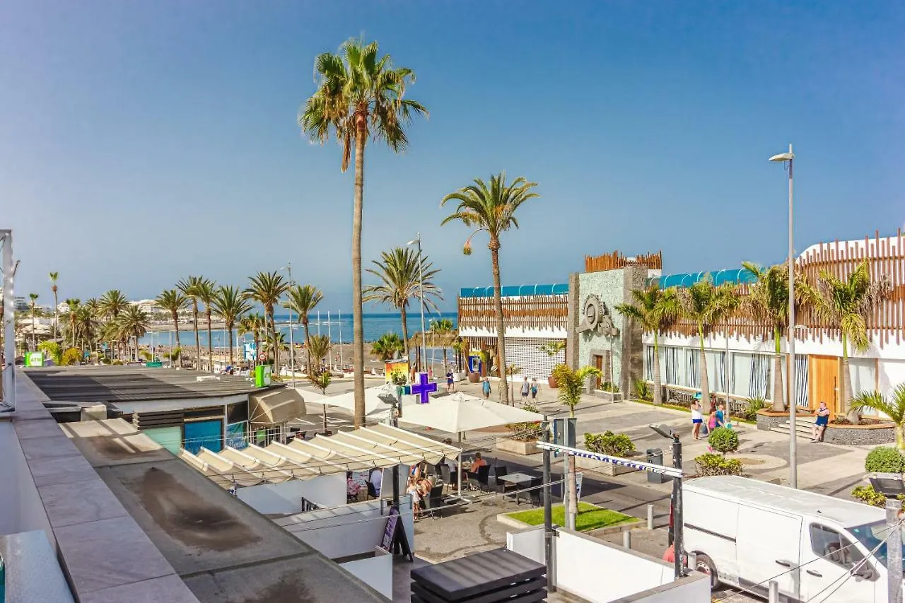 Front Of A Beach Aircon Las Americas Costa Adeje プラヤ・デ・ラス・アメリカス アパート